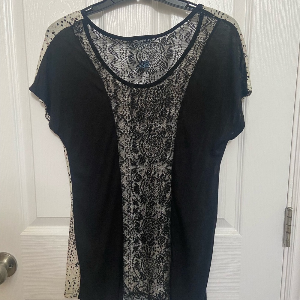 Women’s Top - Picture 2 of 4
